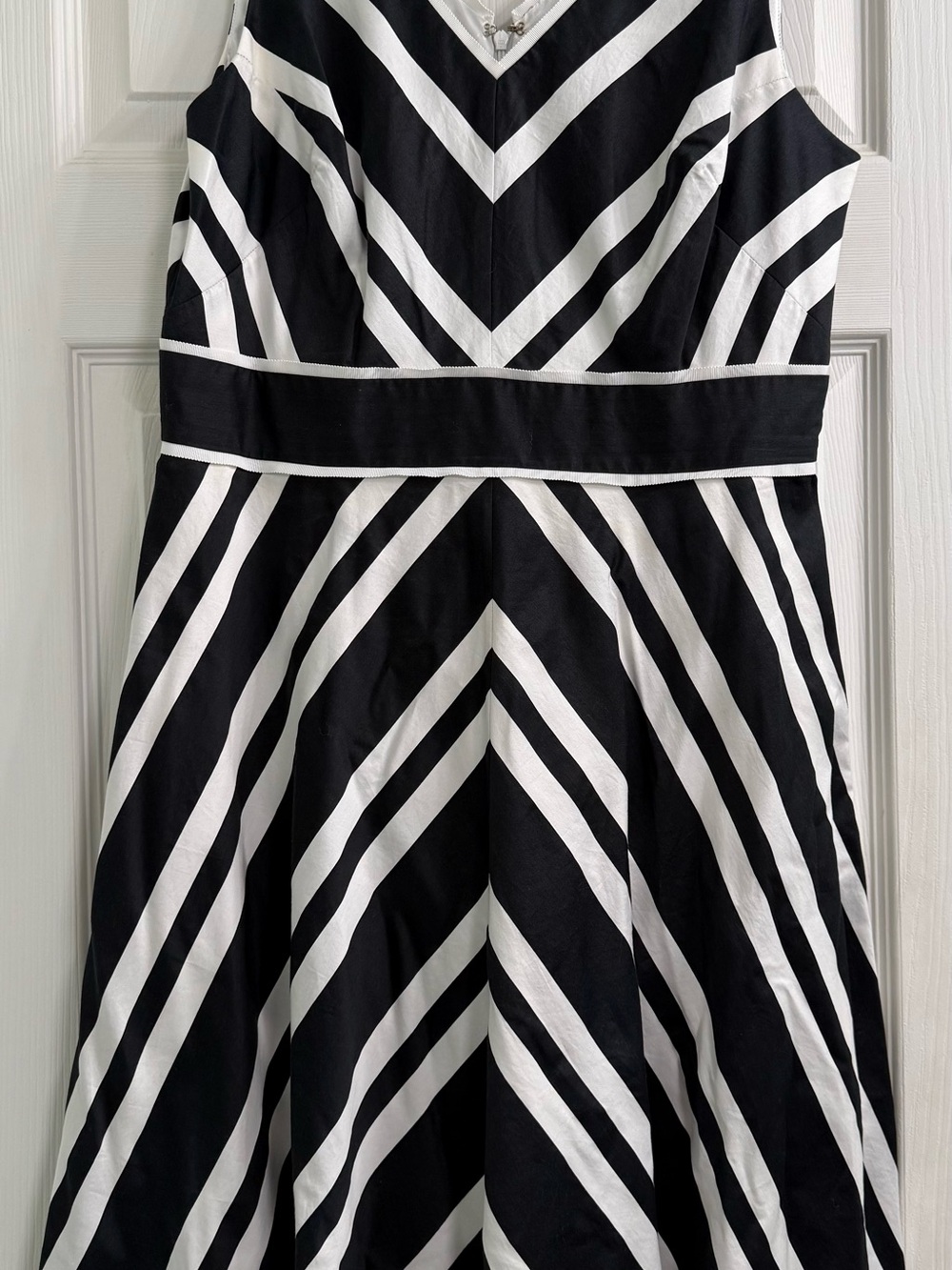 White House Black Market Black & White Chevron Midi Dress